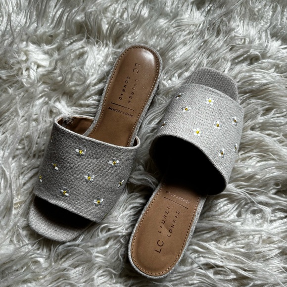Lauren Conrad Daisy Slide Sandals - Picture 4 of 6